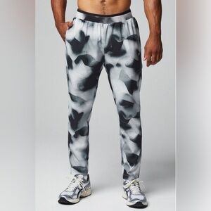 Fabletics - NWT- THE FUNDAMENTAL PANT, MINERAL GREY MELTDOWN